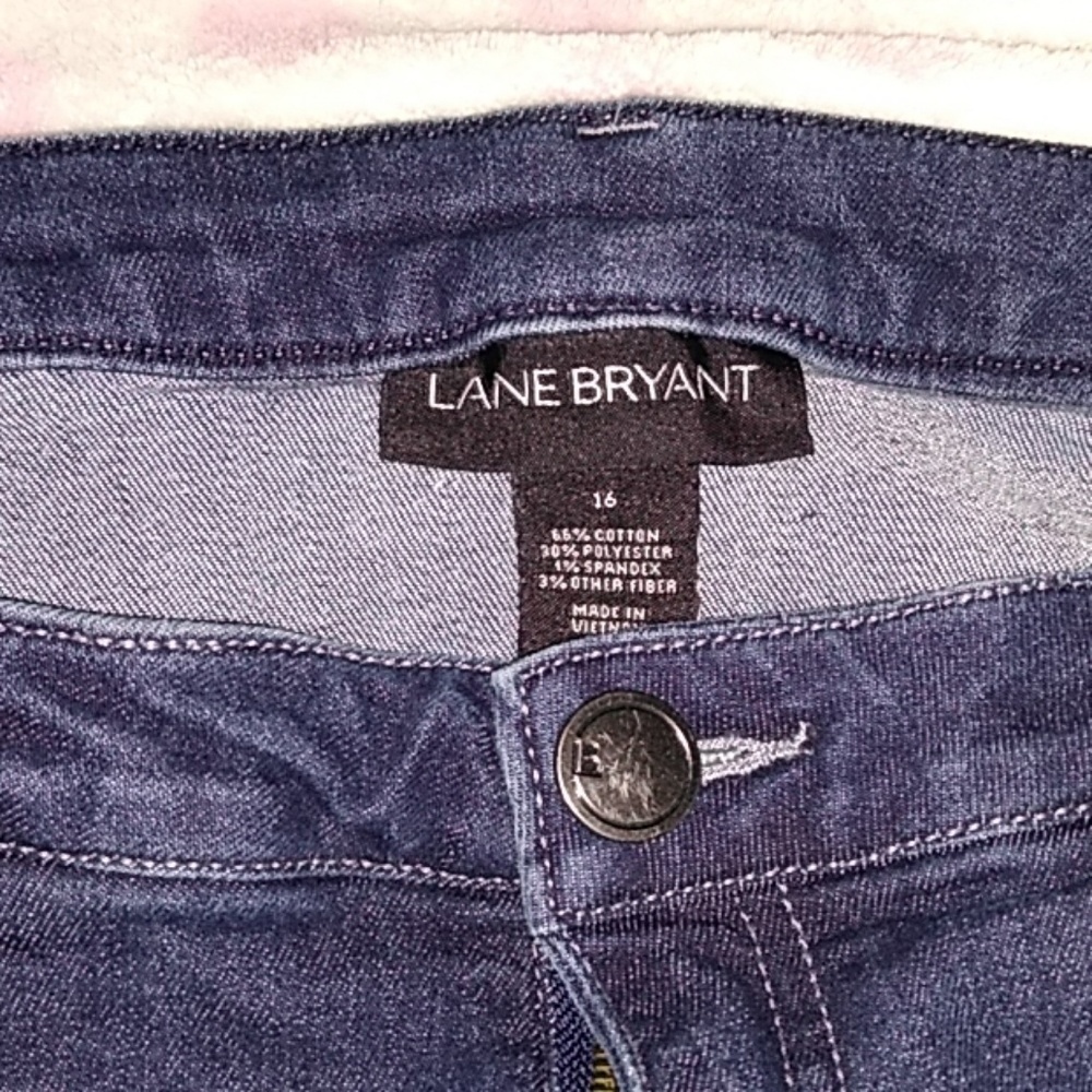 EUC Lane Bryant med. wash denim crops 16